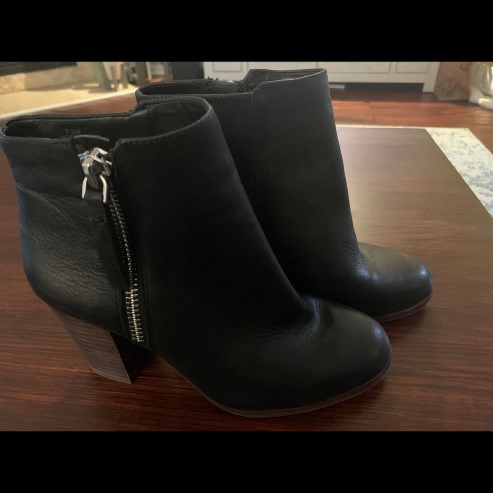 Gianni Bini Black Ankle Bootie Chellie - 7.5